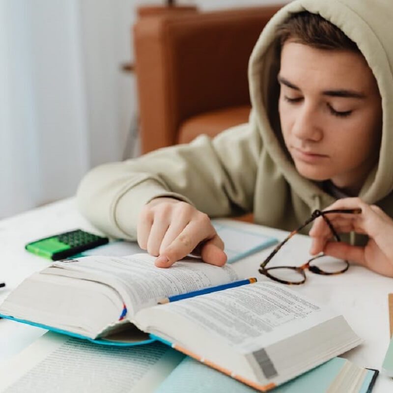 Child struggling with maths homework - A Team maths tutoring strategies can help